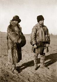 фото Е.И. и Ю.Н. Рерихи во время Центрально-Азиатской экспедиции. 1927 – 1928